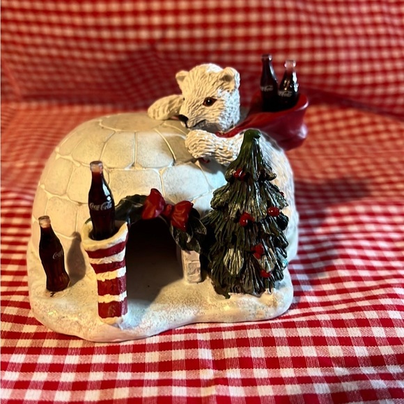 Vintage Coca-cola polar bear cubs, “the bear cub club” Christmas figurines igloo - Picture 1 of 6